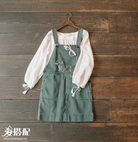 色系:墨绿色 风格:优雅稳重