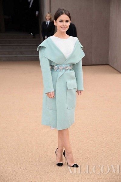 登上最美街拍榜 她们只靠一件衣服